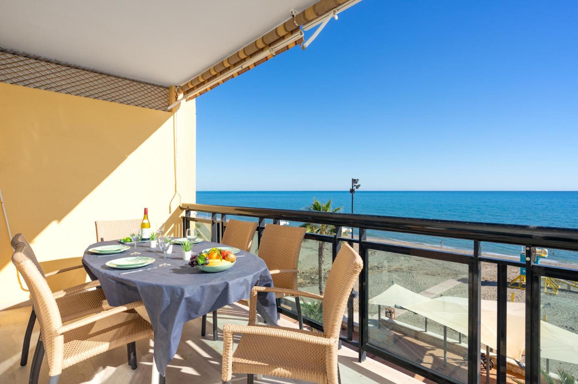 3 Bedroom, Sea Front & Sea View, Plunge Pool Фуэнхирола Экстерьер фото