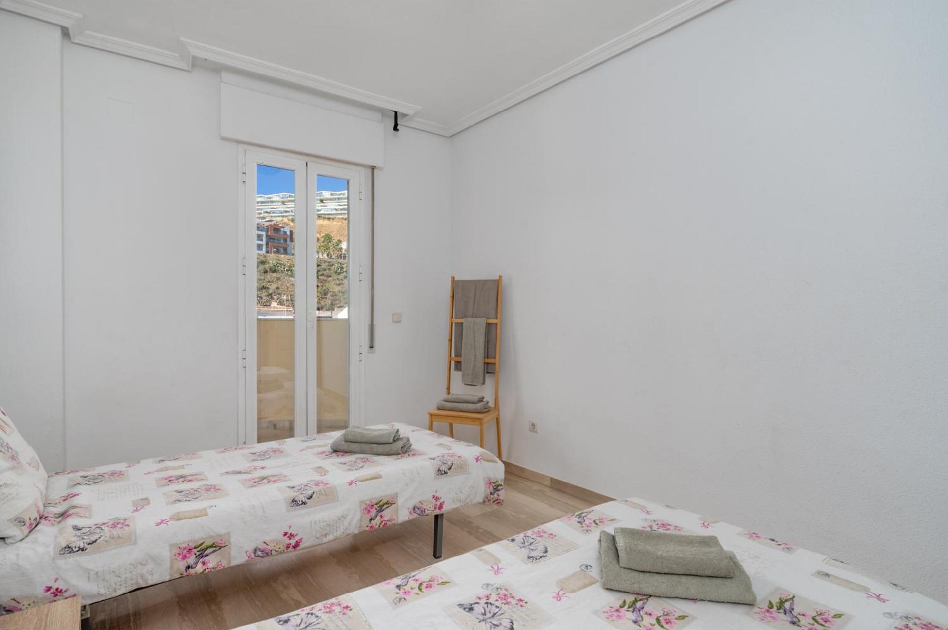 3 Bedroom, Sea Front & Sea View, Plunge Pool Фуэнхирола Экстерьер фото
